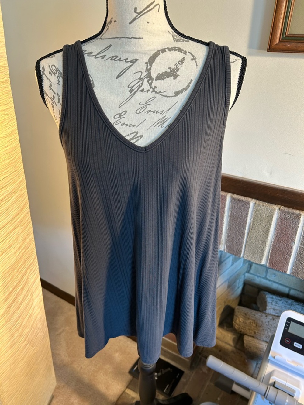Old Navy Women's Ribbed V-Neck Tank Tops